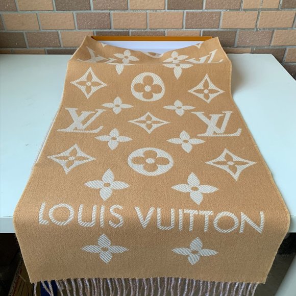 Louis Vuitton Tan Cashmere Reykjavik Scarf - Picture 2 of 2